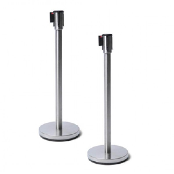 Colonnina segnapercorso cromata - con nastro nero 250 cm - Studio T Colonnina segnapercorso cromata - con nastro nero 250 cm - Studio T