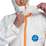 Tuta Tyvek 800J - con nastrature arancioni - taglia XXL - bianco - Dupont - immagine 2