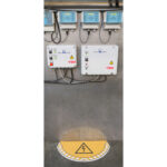 Adesivo segnalatore Take Care - da terra - "rischio elettrico - 70 x 35 cm - CEP - immagine 2