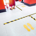 Nastro adesivo DURALINESTRONG 50/07 1726 - permanente - 5 cm x 30 m - giallo/nero - Durable - immagine 4