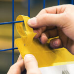 Buste identificative - con fascette di aggancio - A5 orizzontali - giallo - Durable - conf. 50 pezzi - immagine 2