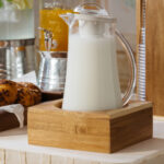 Supporto caraffa - in bamboo - 20x20x8 cm - colore naturale - Leone - immagine 2