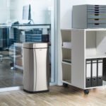 Cestino no touch - con sensore - 27 x 27 x 57 cm- 21 lt - argento metallizzato - Durable - immagine 8