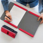 Portablocco Meet - con alette magnetiche - 31 x 25 x 1,4 cm - rosso - In Tempo - immagine 4