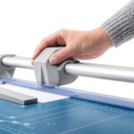 Taglierina a rullo professionale 550 - 55 x 36 cm - 360 mm - 20 fogli - blu/grigio - Dahle - immagine 4