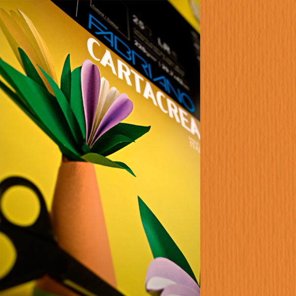 MD_37243 Cartoncino CartaCrea - 35 x 50 cm - 220 gr - arancio 108 - Fabriano - blister 10 fogli - immagine 1